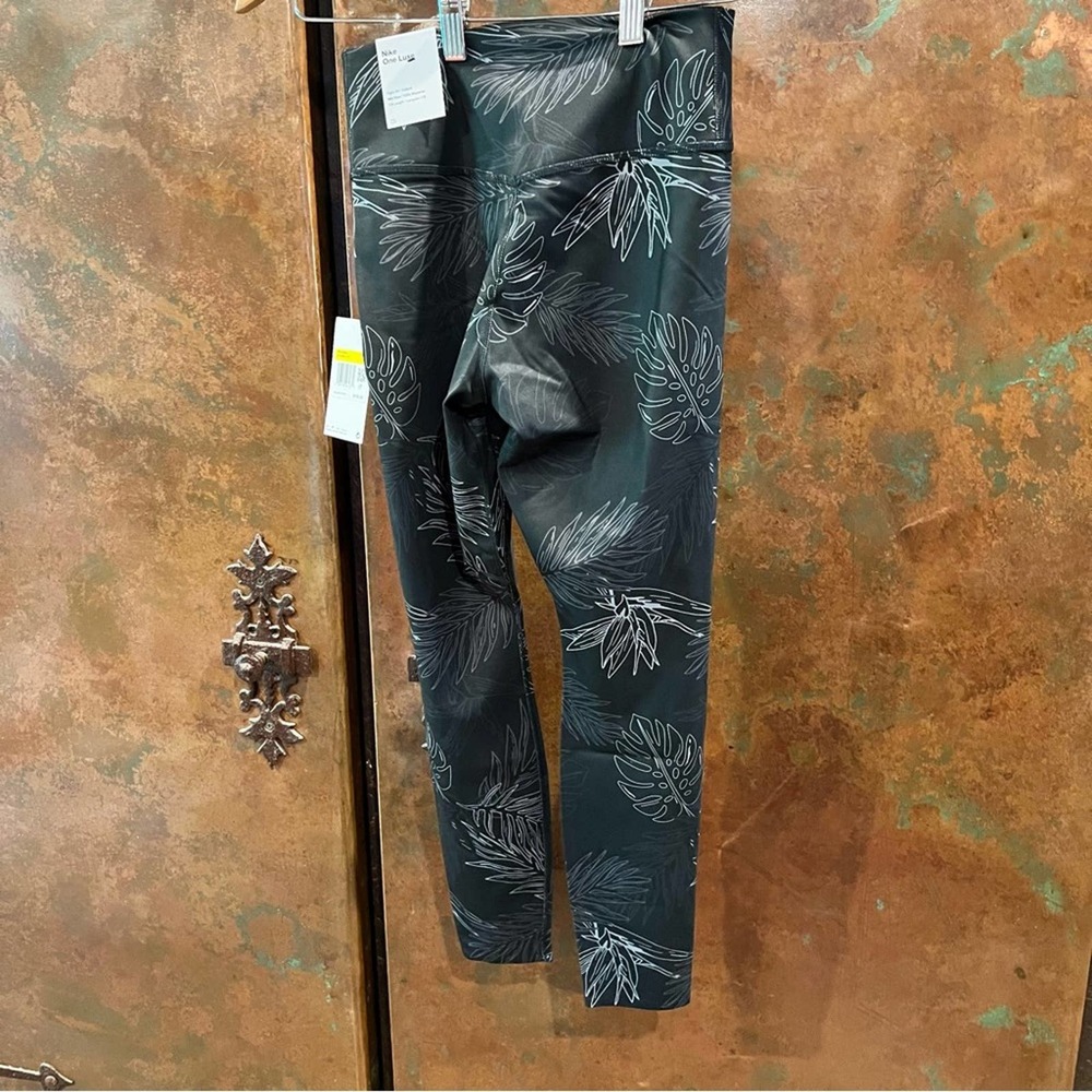 Nike One Luxe Womens Small Mid-Rise 7/8 Leggings DV9680-010 Black Floral